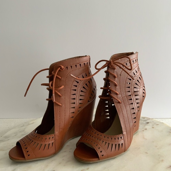 Stylish Lace-up Wedges - Picture 6 of 11